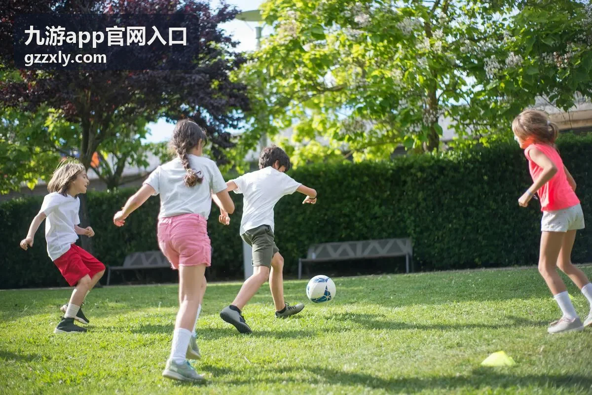 游戏中心版本更新与公告入口图